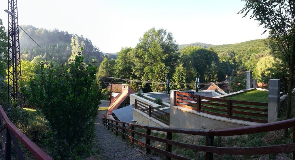 Zempleni Pitvaros Piheno Telkibánya Buitenkant foto