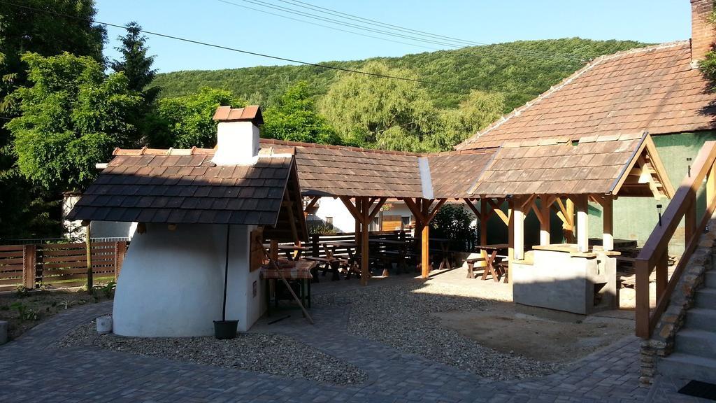 Zempleni Pitvaros Piheno Telkibánya Buitenkant foto
