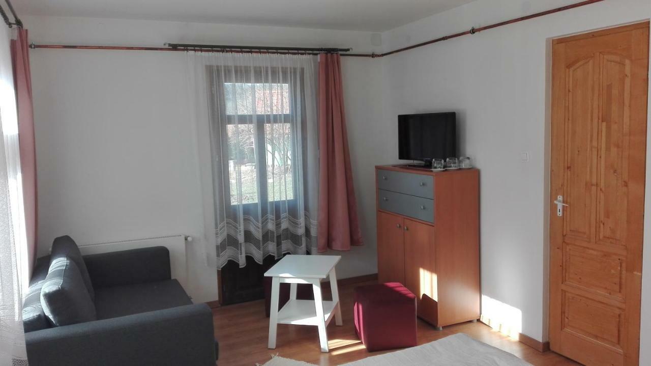 Zempleni Pitvaros Piheno Telkibánya Buitenkant foto